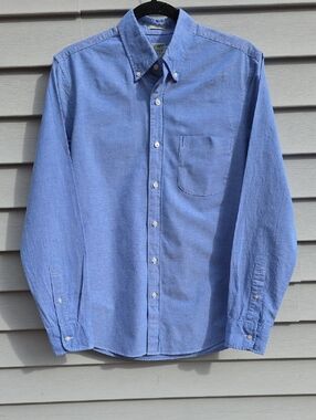 J. Crew Light Blue Button-Down Oxford Shirt excellent Condition.